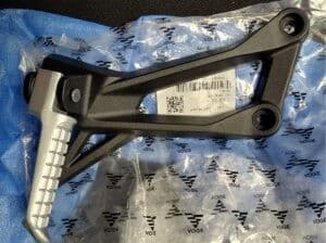 SUPPORTO PEDALINA PASSEGGERO SX brivido 125R