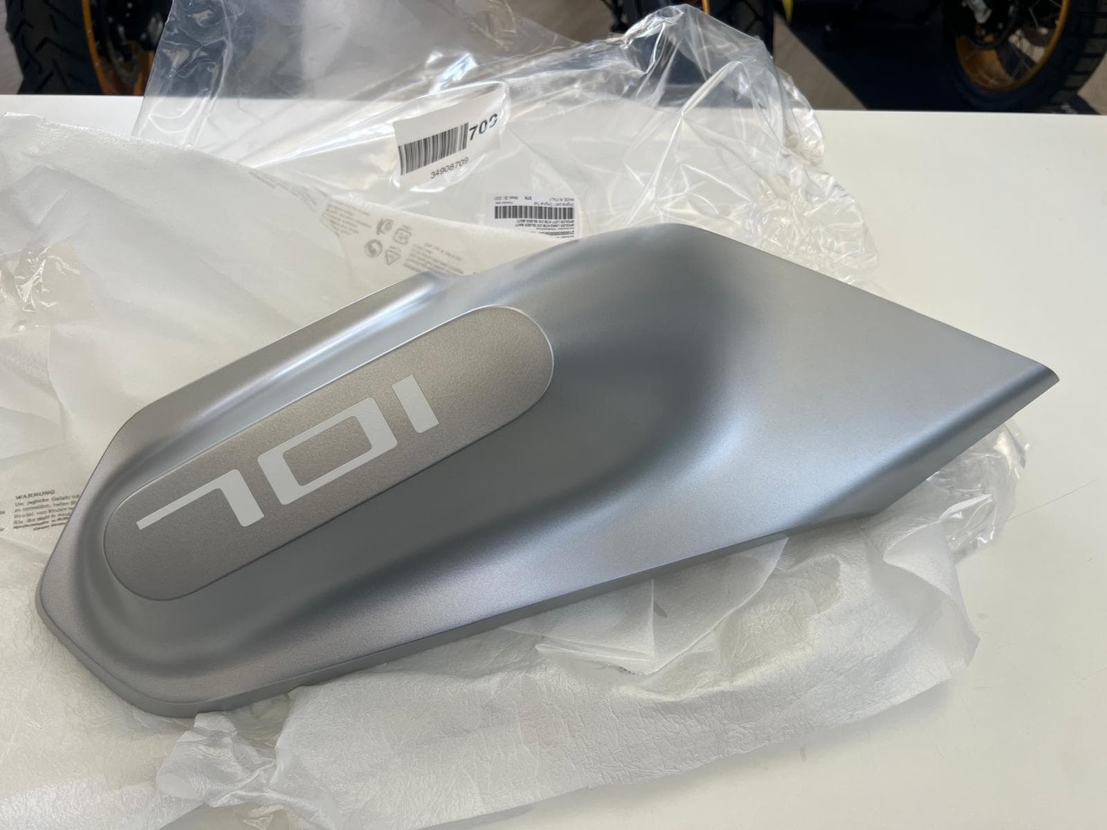 TANK SPOILER LEFT SAT. SILVER 21008050000BGA