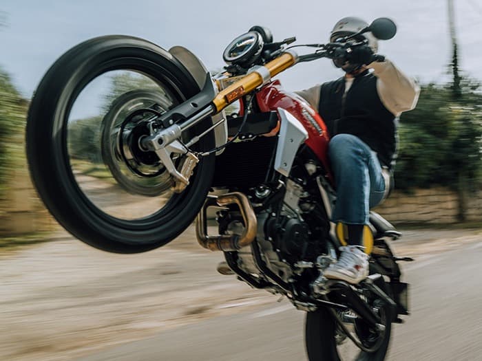 Divertimento sulle tue strade preferite, asfaltate e non